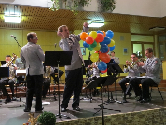 Solist Jan Schröter bei der Luftballonpolka